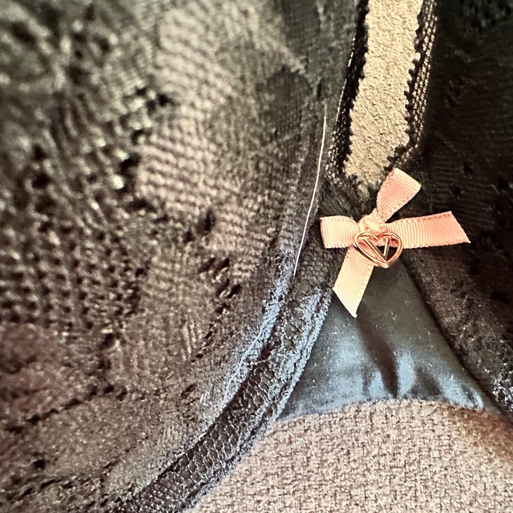 Black lace new bra from Victoria’s Secret 36 D